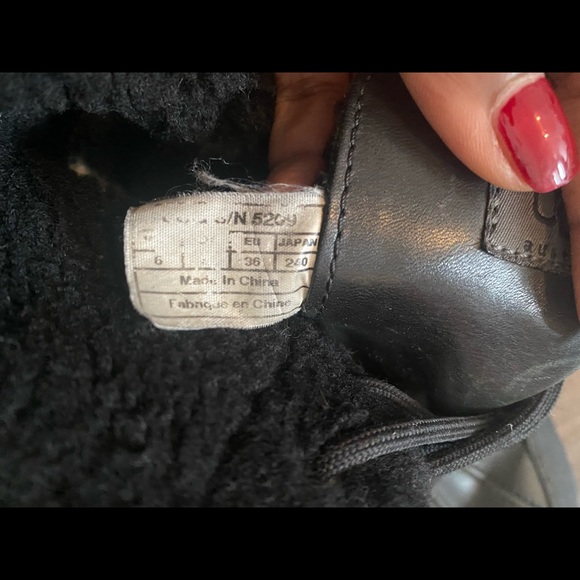 Black ugg boots size 6 us - Picture 2 of 7